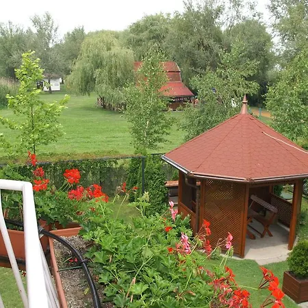 Familia 100/7 Balatonmáriafürdő