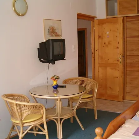 Familia 100/7 Balatonmáriafürdő