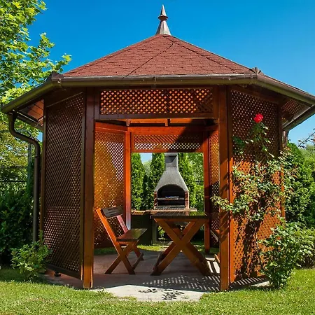 Apartment Familia 100/7 *