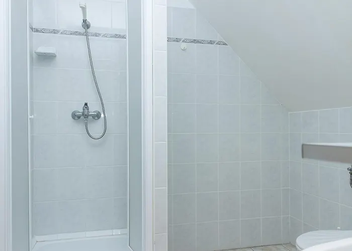 Apartament Familia 100/7 *