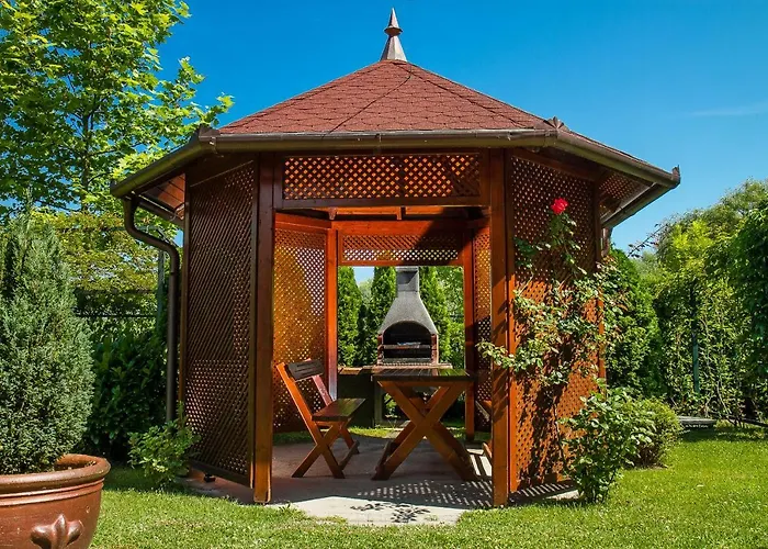 Apartament Familia 100/7 *